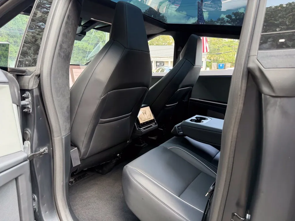 Tesla Cybertruck photo 29