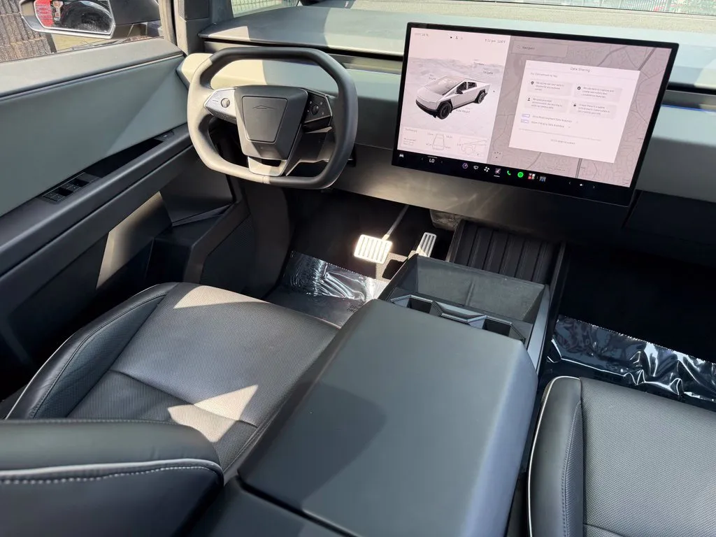 Tesla Cybertruck photo 40