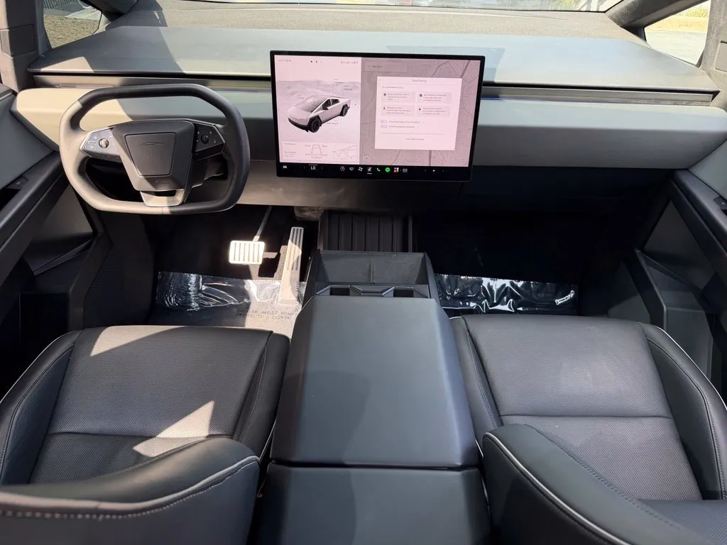 Tesla Cybertruck photo 39