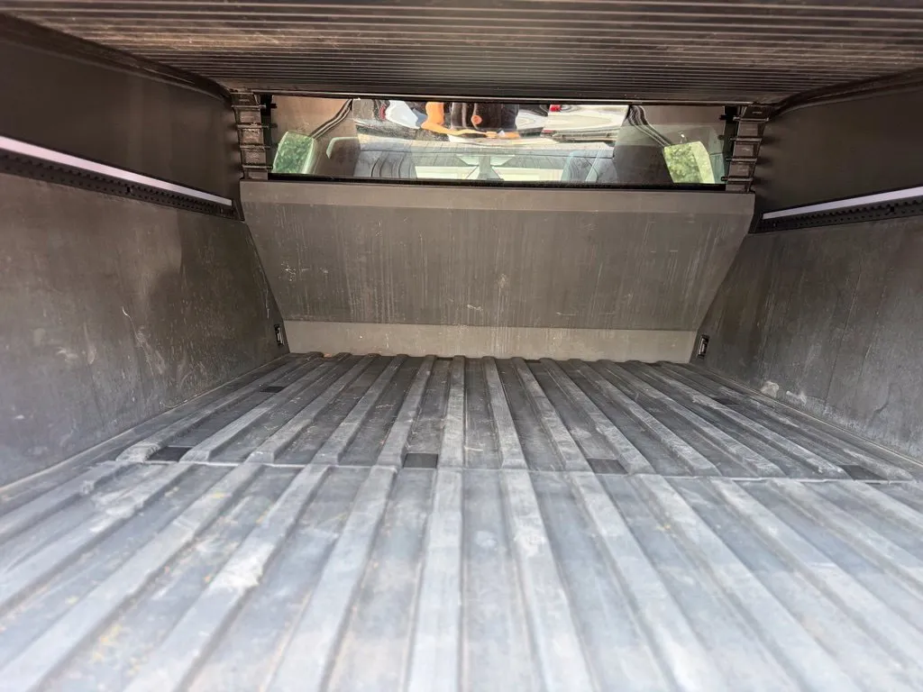 Tesla Cybertruck photo 18