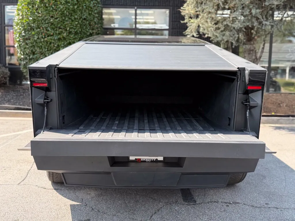 Tesla Cybertruck photo 17