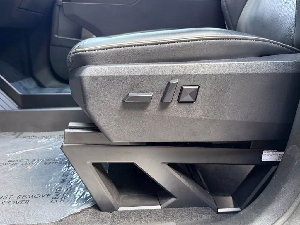 Tesla Cybertruck photo 26