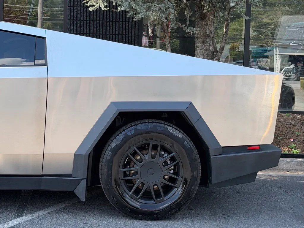 Tesla Cybertruck photo 11