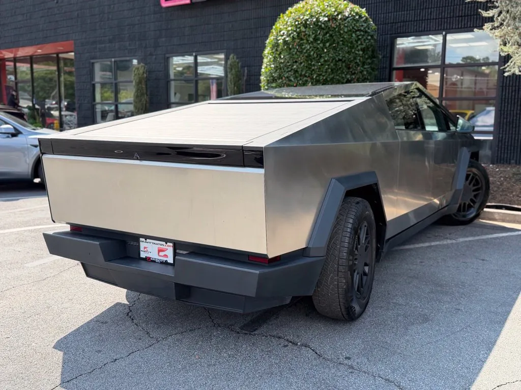 Tesla Cybertruck photo 12
