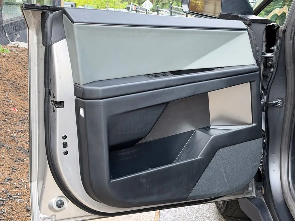 Tesla Cybertruck photo 27