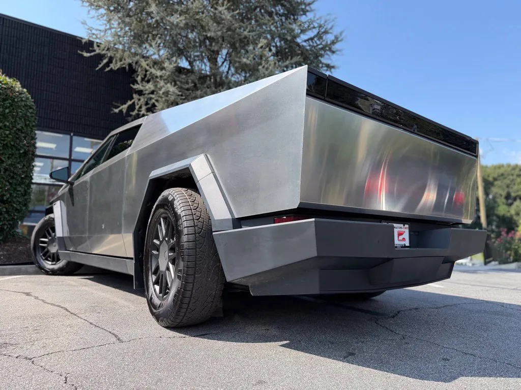 Tesla Cybertruck photo 20