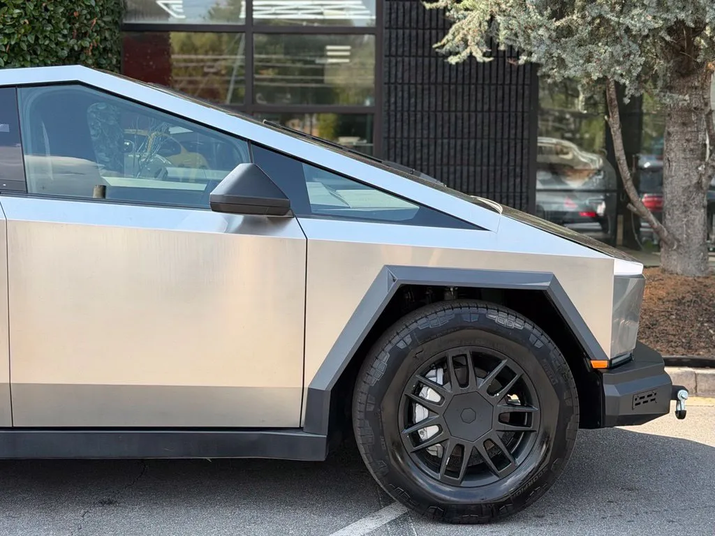 Tesla Cybertruck photo 22