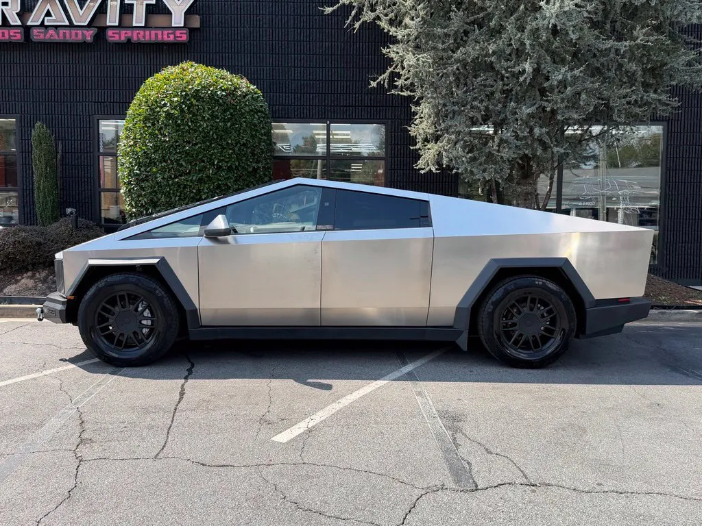 Tesla Cybertruck photo 9
