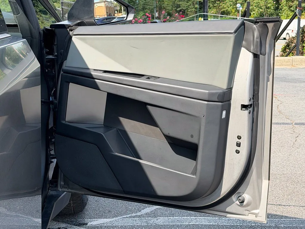 Tesla Cybertruck photo 35