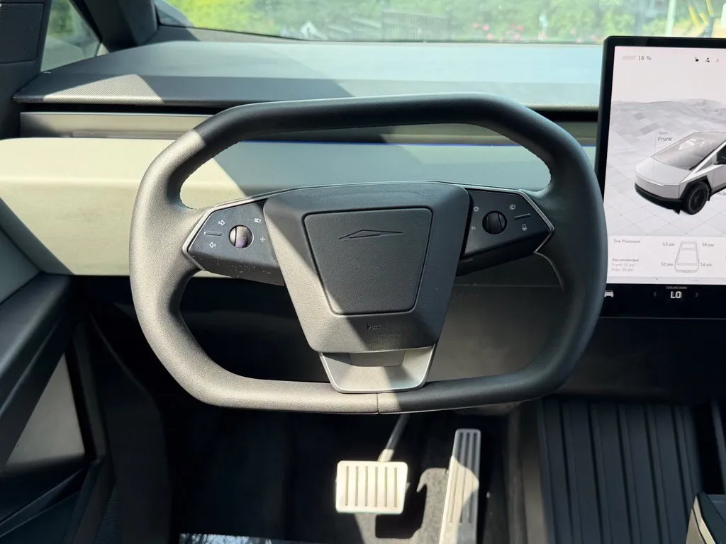 Tesla Cybertruck photo 42