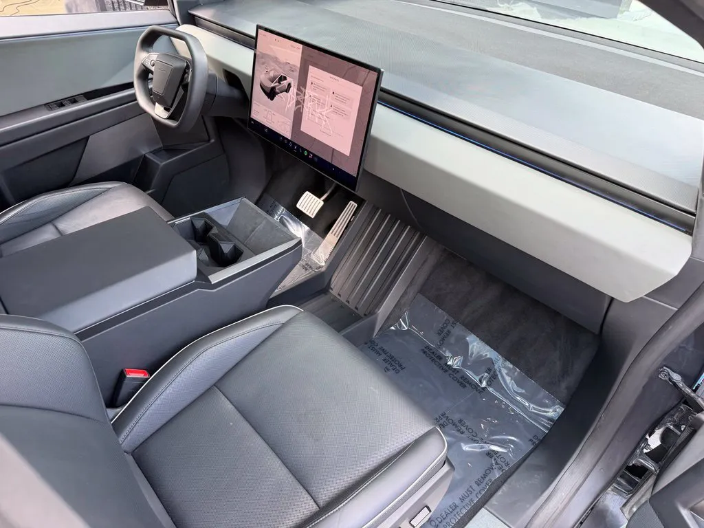 Tesla Cybertruck photo 31