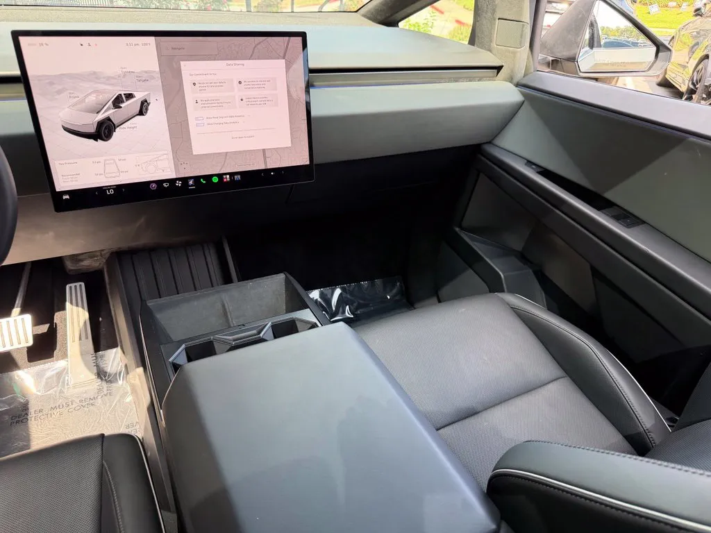 Tesla Cybertruck photo 41