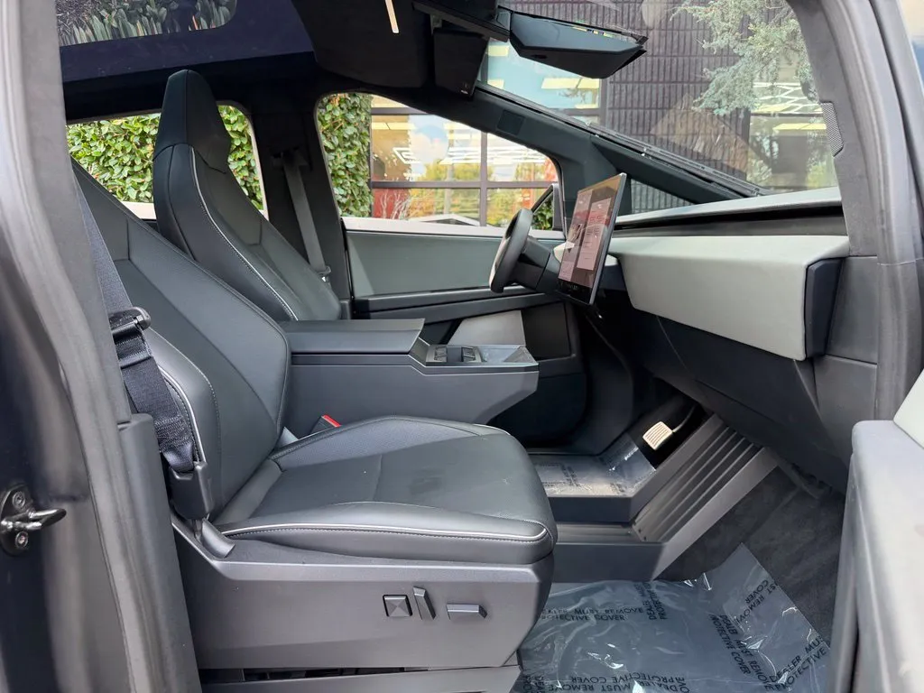 Tesla Cybertruck photo 32