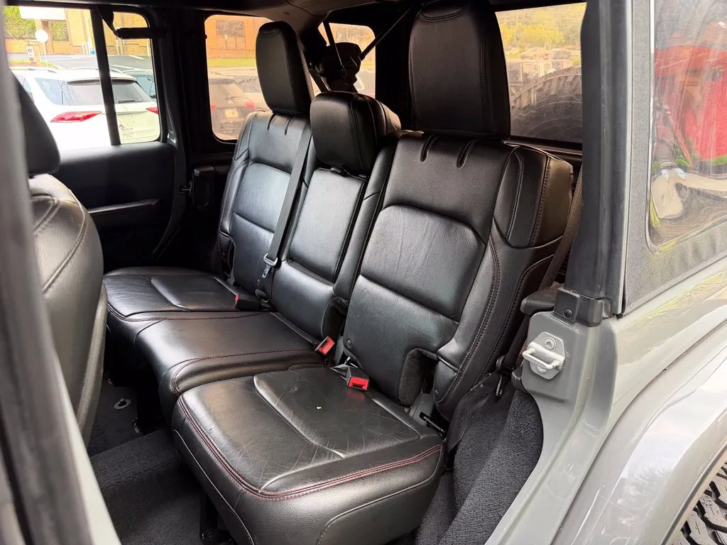 Jeep Wrangler photo 33