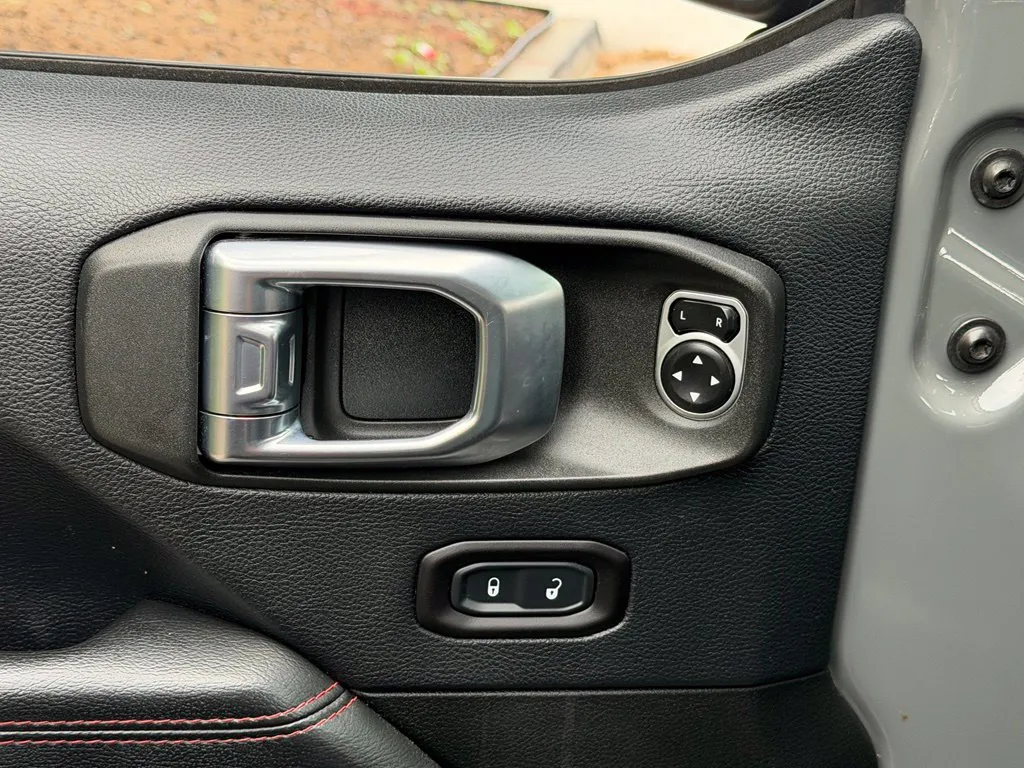 Jeep Wrangler photo 31