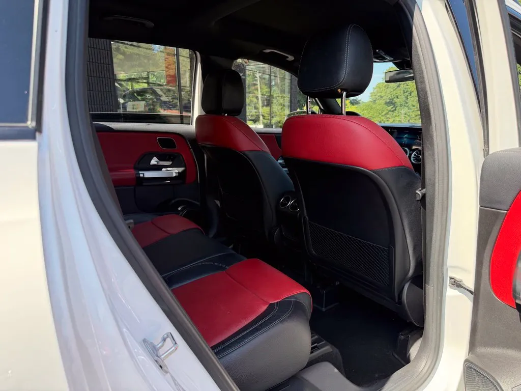 Mercedes-Benz GLB photo 42