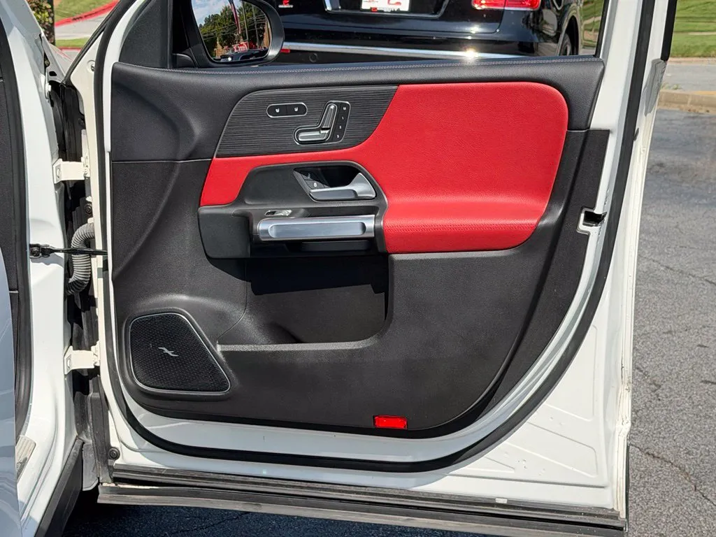 Mercedes-Benz GLB photo 40