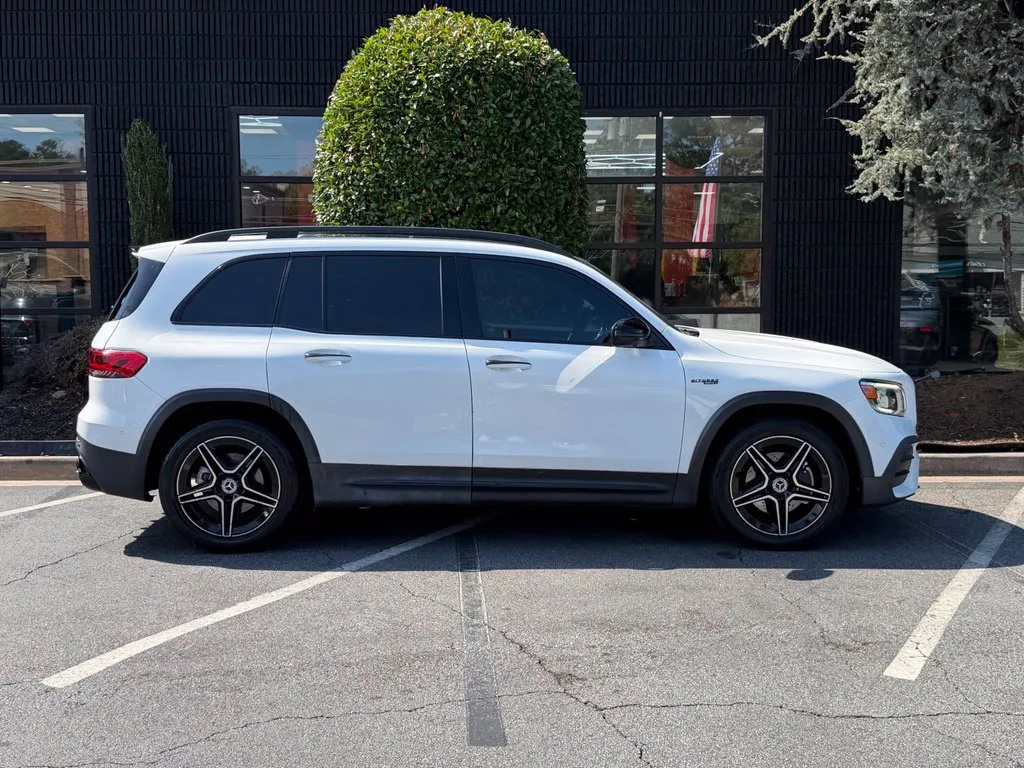 Mercedes-Benz GLB photo 24