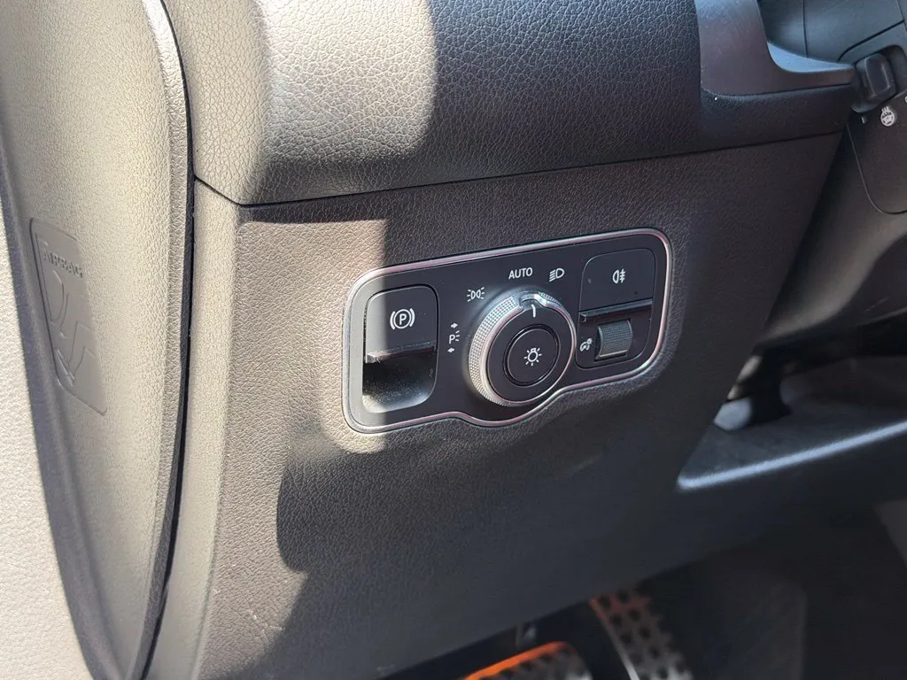 Mercedes-Benz GLB photo 31