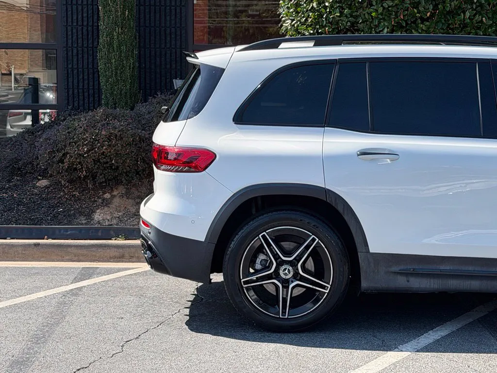Mercedes-Benz GLB photo 22