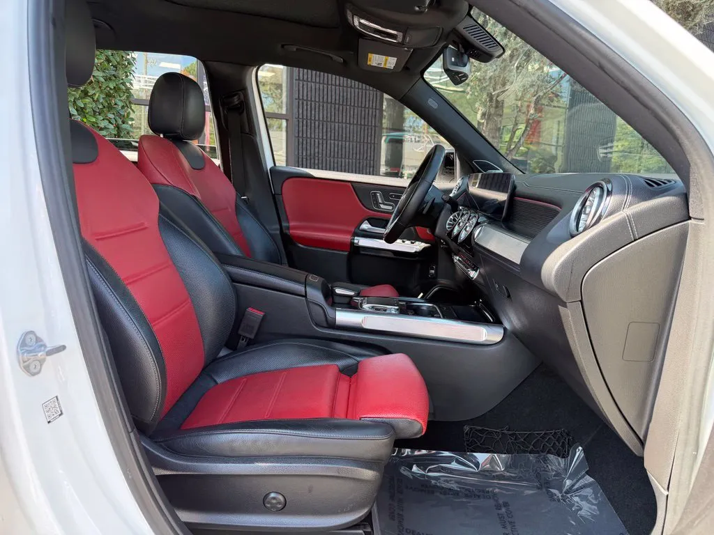 Mercedes-Benz GLB photo 37