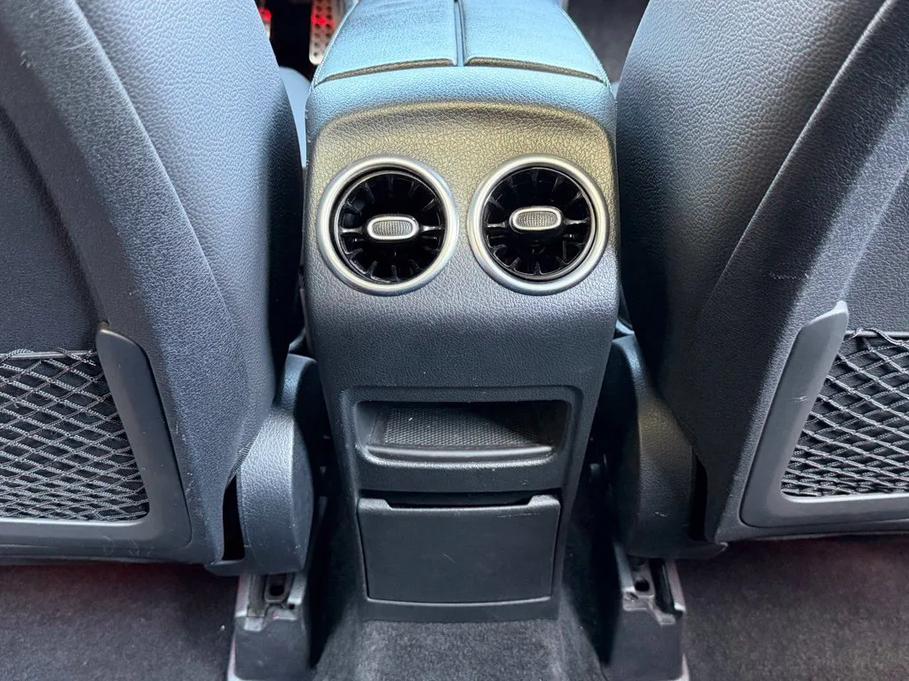 Mercedes-Benz GLB photo 54