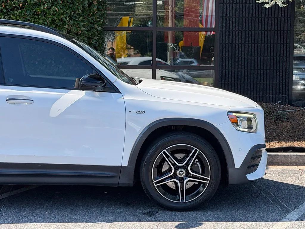 Mercedes-Benz GLB photo 23