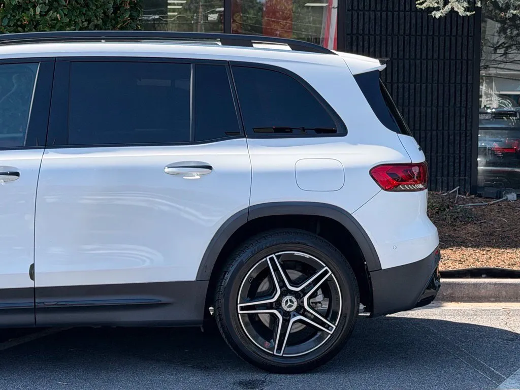 Mercedes-Benz GLB photo 11