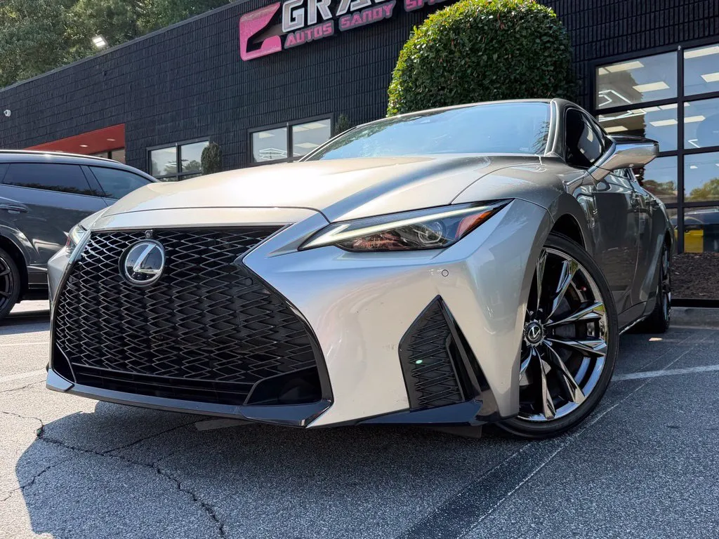Lexus IS photo 2