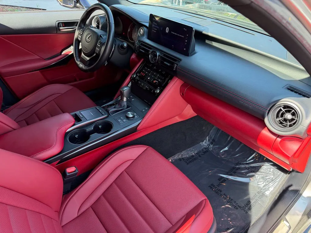 Lexus IS photo 33