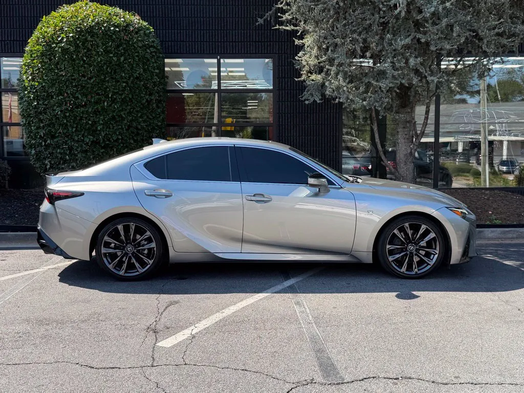 Lexus IS photo 21