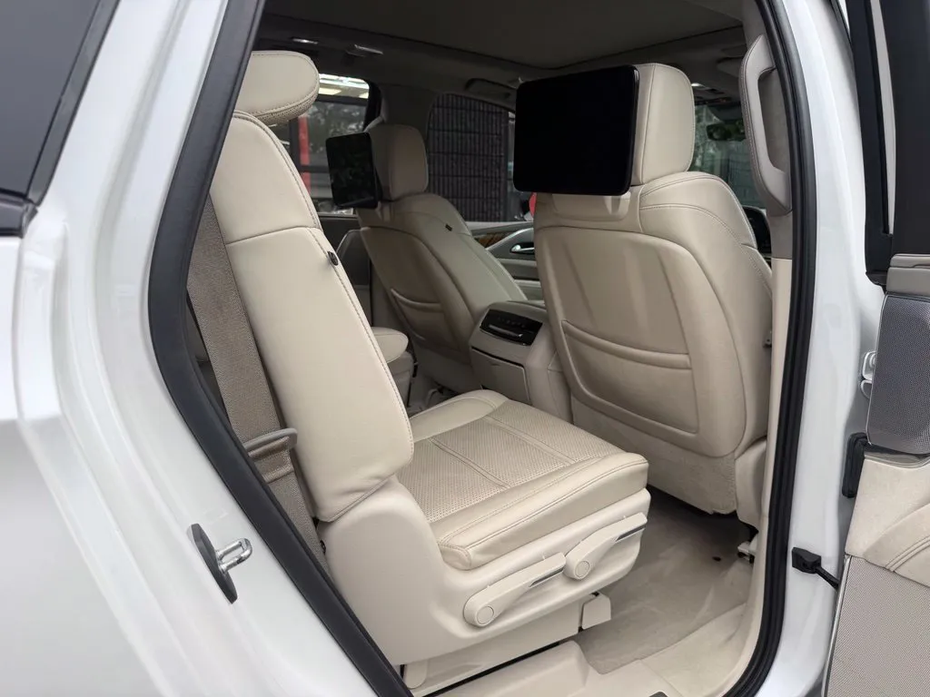 Cadillac Escalade photo 38