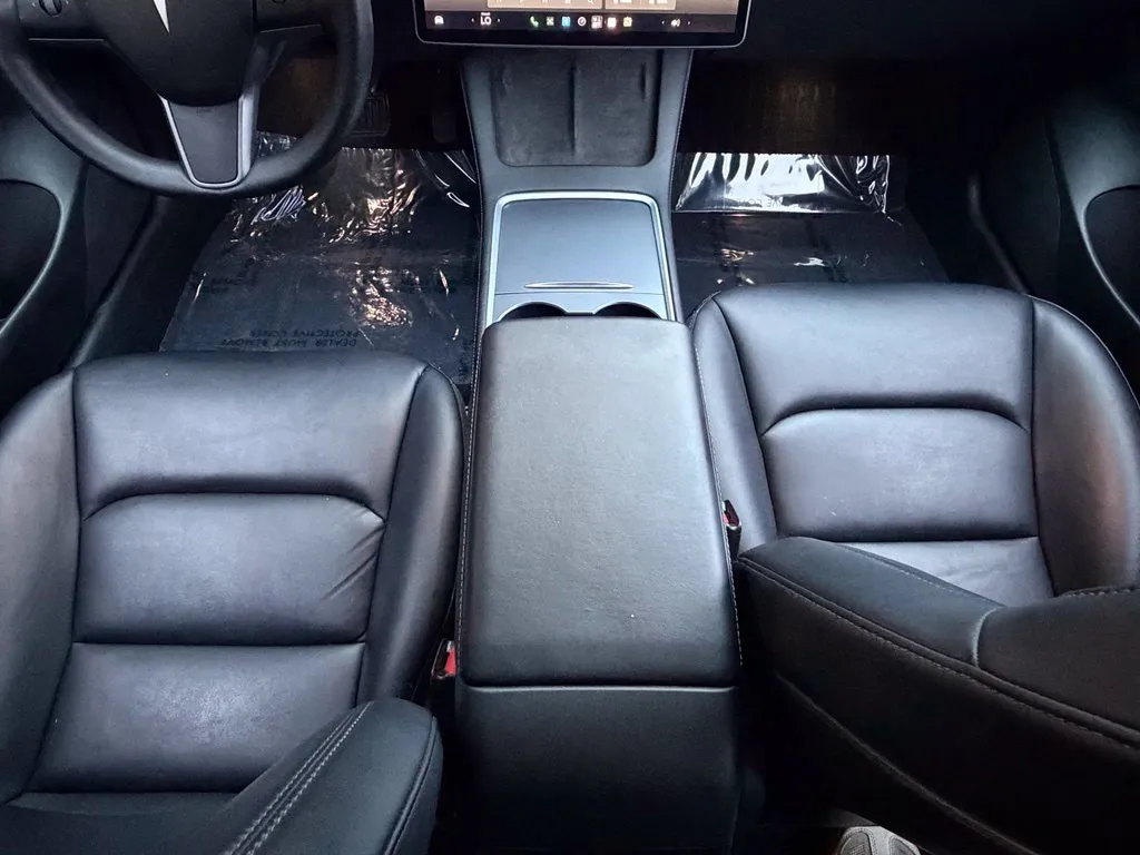 Tesla Model 3 photo 46