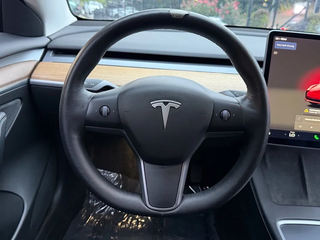 Tesla Model 3 photo 42