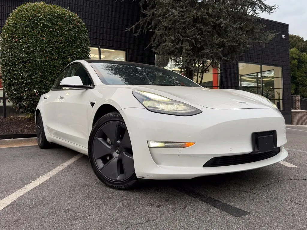 Tesla Model 3 photo 8
