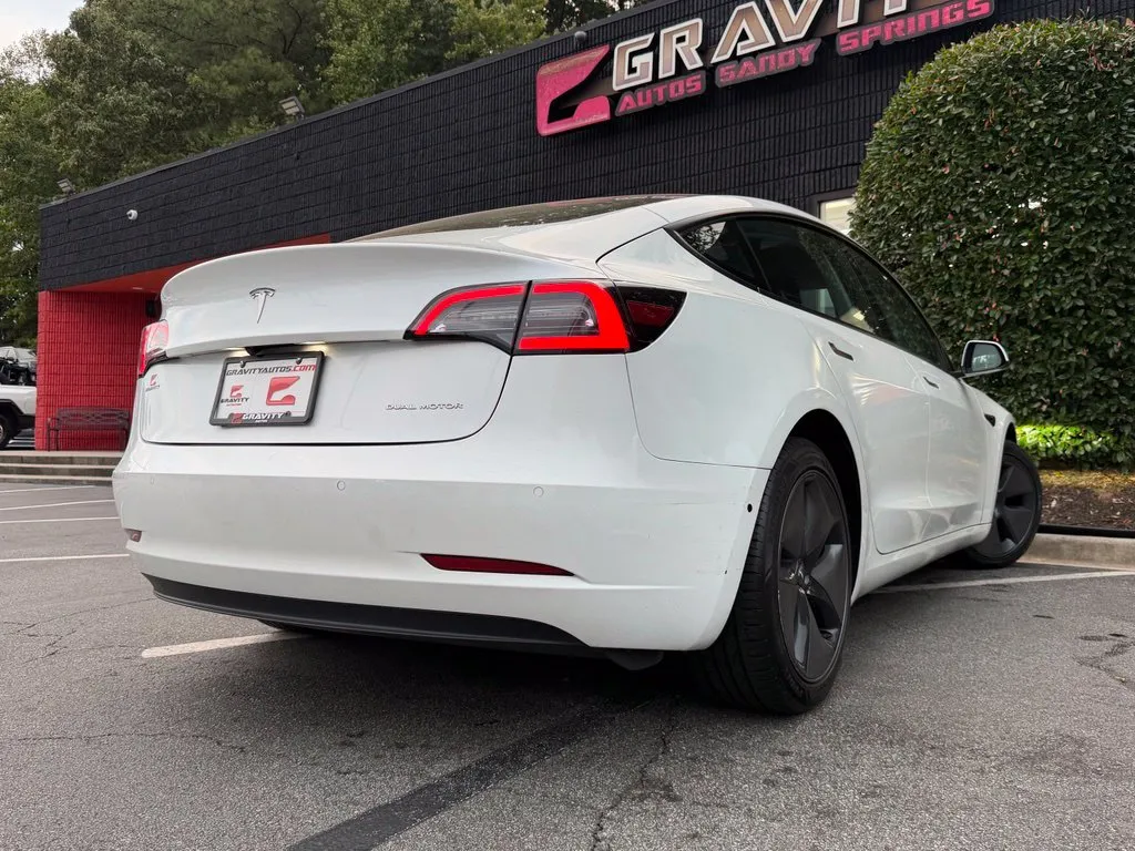 Tesla Model 3 photo 13