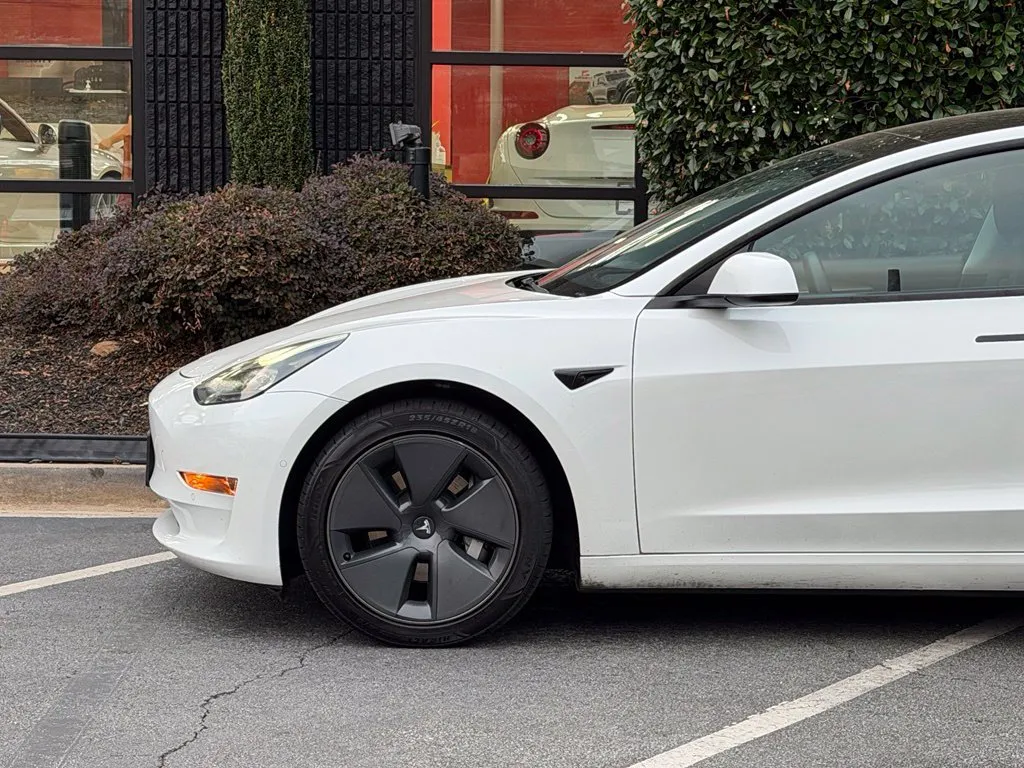 Tesla Model 3 photo 10
