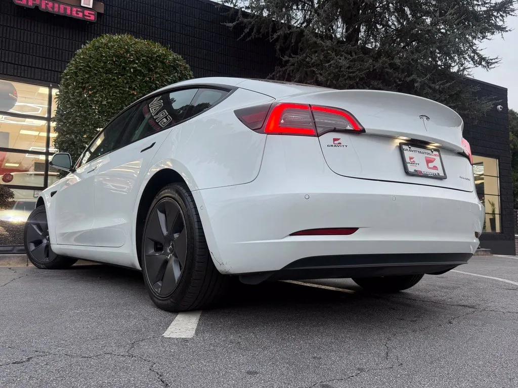 Tesla Model 3 photo 19