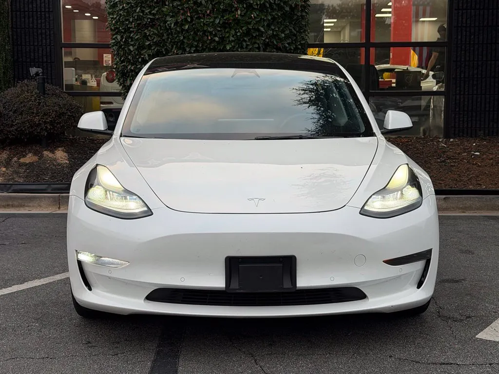 Tesla Model 3 photo 3