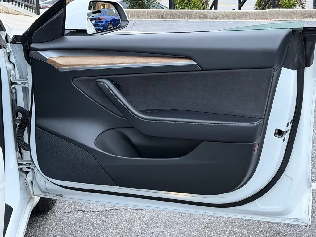 Tesla Model 3 photo 35