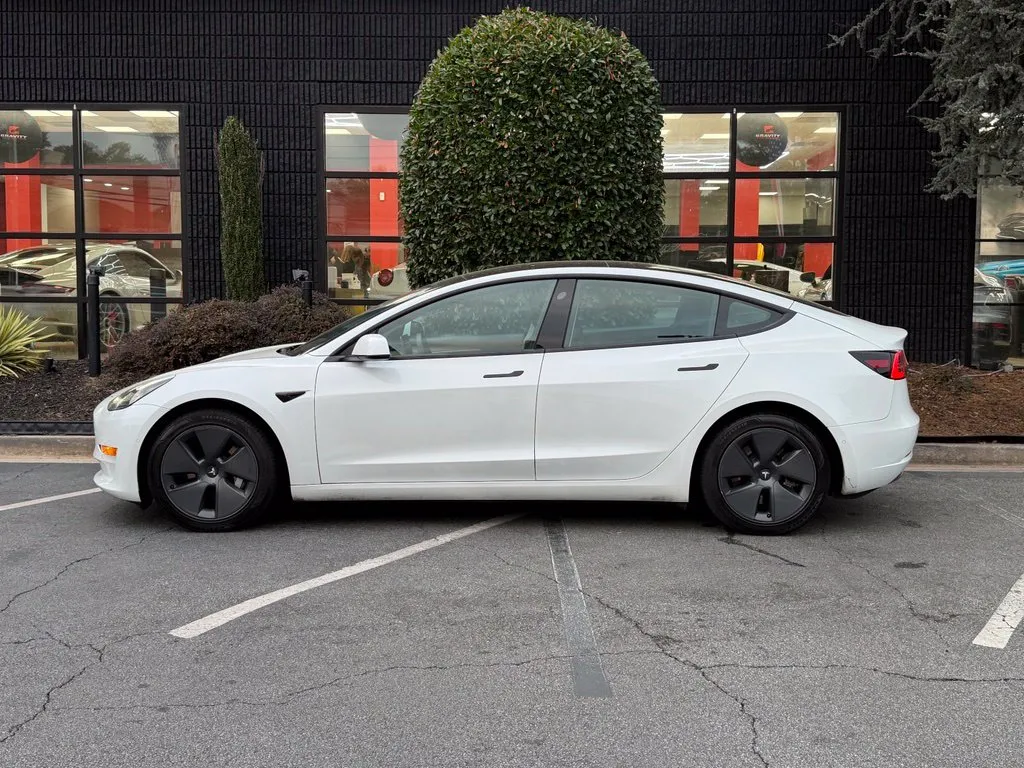 Tesla Model 3 photo 9