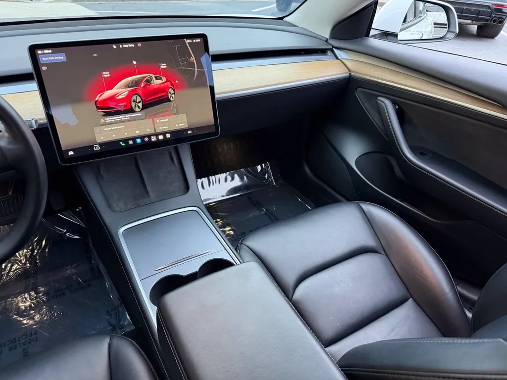 Tesla Model 3 photo 41