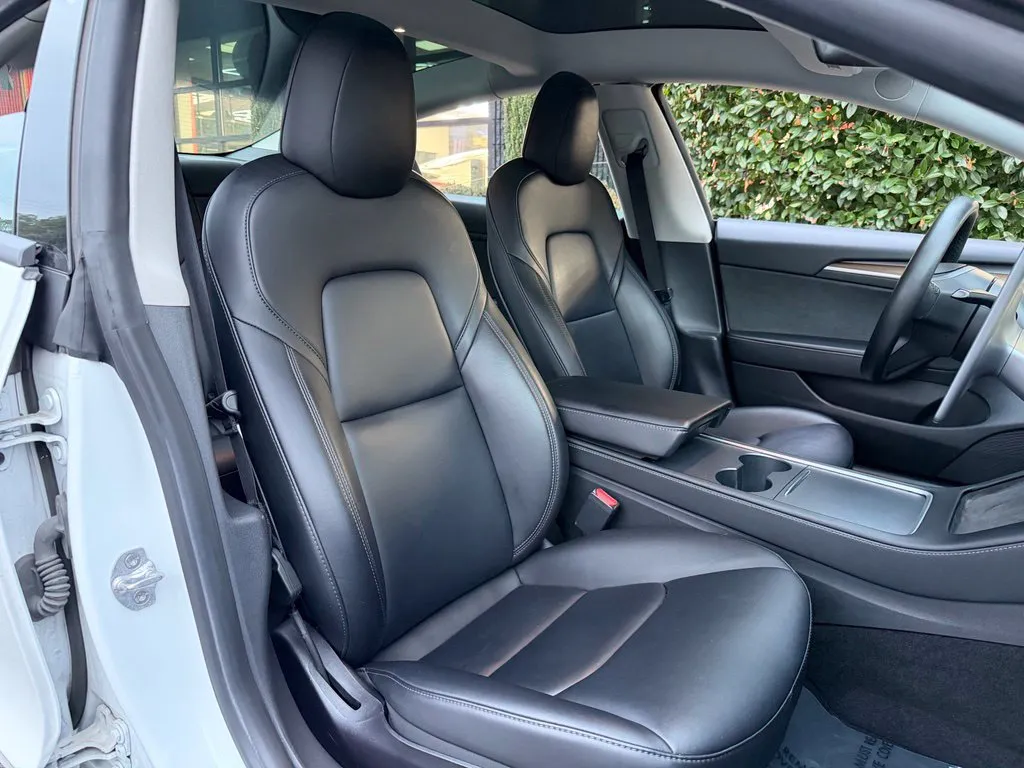 Tesla Model 3 photo 33