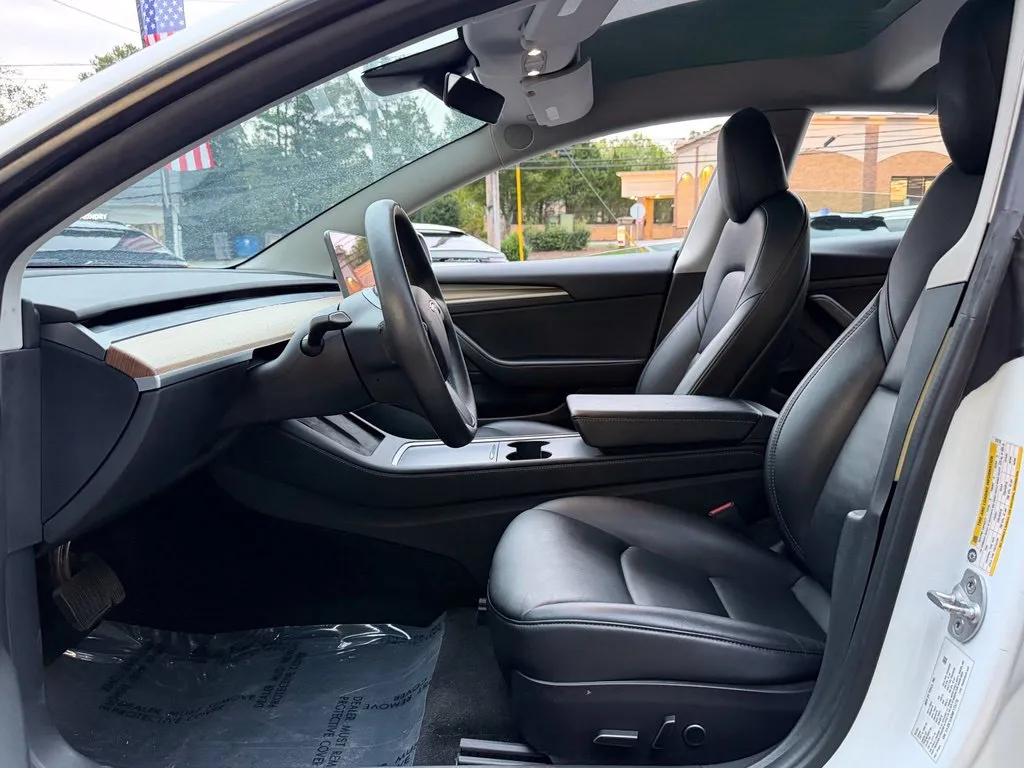 Tesla Model 3 photo 24