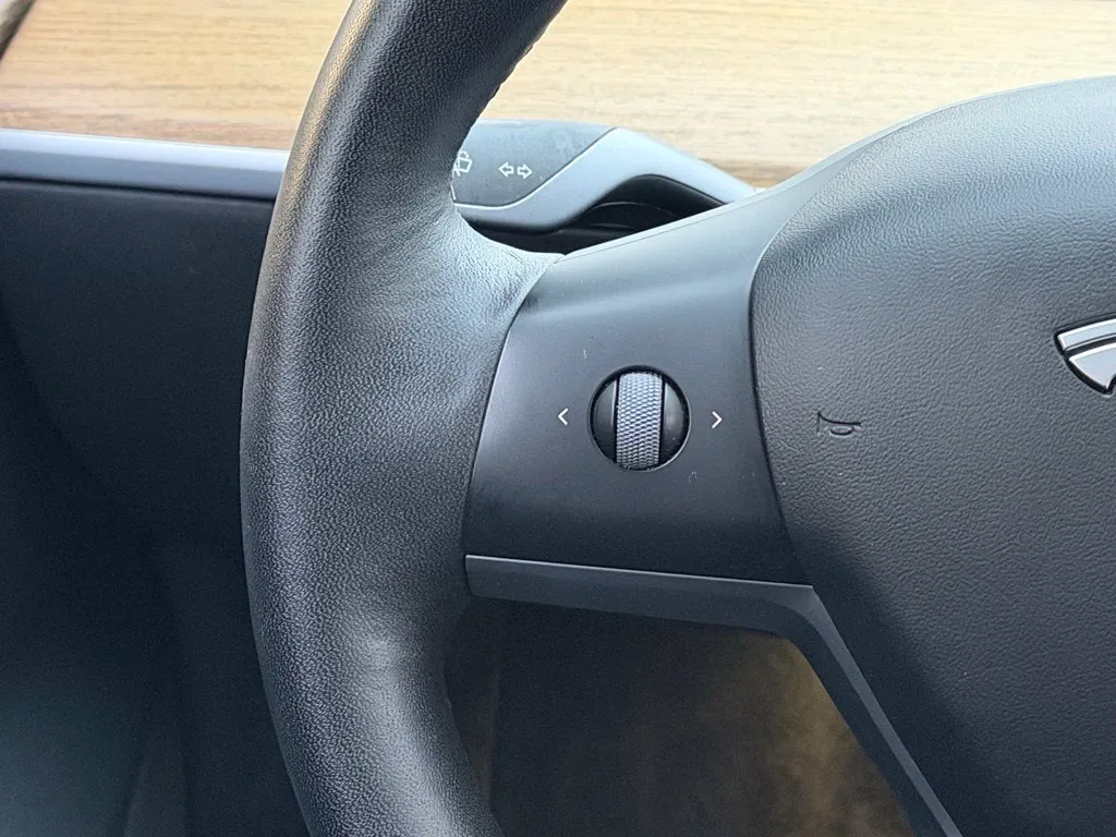 Tesla Model 3 photo 43