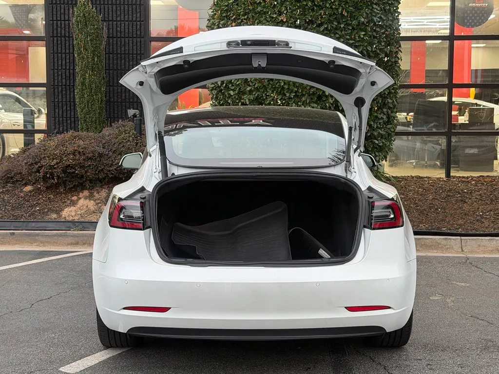 Tesla Model 3 photo 17