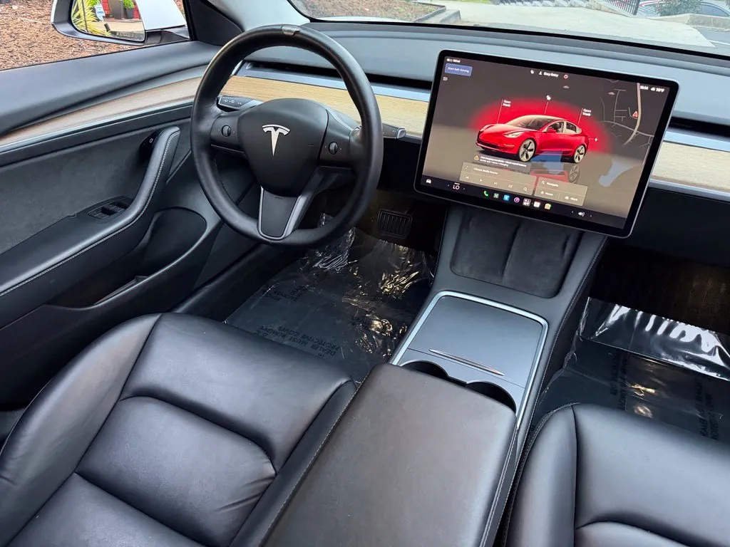 Tesla Model 3 photo 40