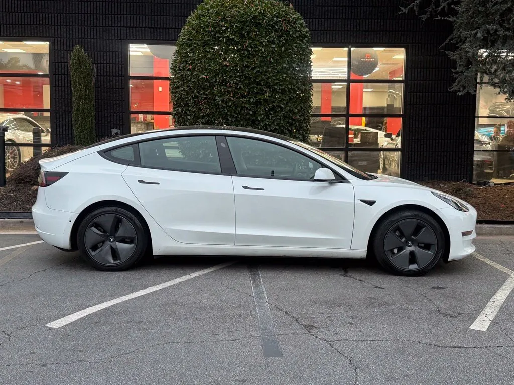 Tesla Model 3 photo 20