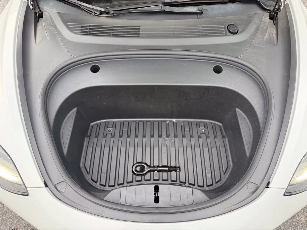 Tesla Model 3 photo 6