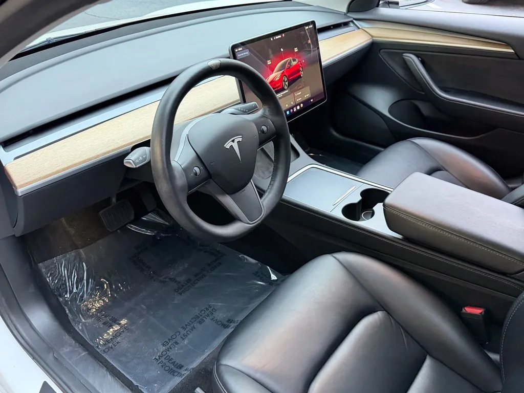 Tesla Model 3 photo 23